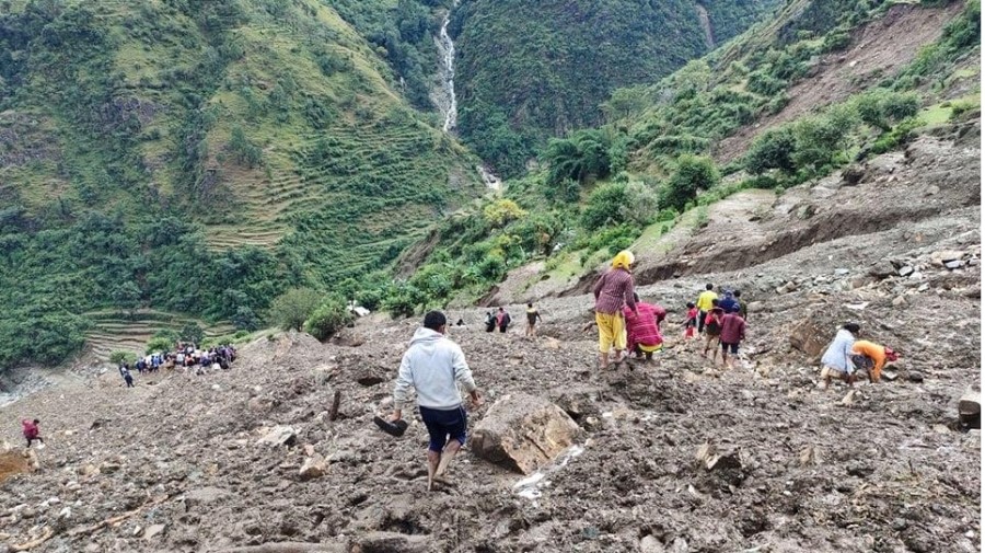 बेमौसमी बर्षाका कारण आएको बाढी र पहिरोमा परेर आजसम्म १२१ जनाले ज्यान गुमाए 